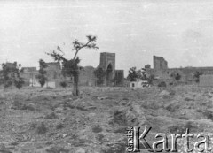 Jesień 1941, Buchara, Uzbekistan, ZSRR.
Ruiny części miasta z czasów pacyfikacji po rewolucji.
Fot. Bolesław Pełczyński, zbiory Ośrodka KARTA, album rodzinny udostępnił Włodzimierz Pełczyński.

