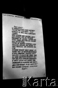 10.1956, Warszawa, Polska.
Zbiórka datków na pomoc Węgrom podczas powstania węgierskiego przed Akademią Sztuk Pięknych na ulicy Krakowskie Przedmieście.
Fot. Jerzy Mąkowski, zbiory Fundacji Ośrodka KARTA