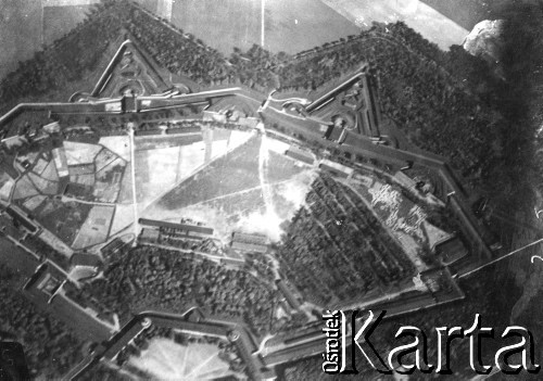 1914-1918, Poznań.
Fort Winiary (obecnie park Cytadela). Niemiecka fotografia lotnicza.
Fot. NN, zbiory Ośrodka KARTA, album Seweryna Sacewicza, udostępnił Marek Sacewicz