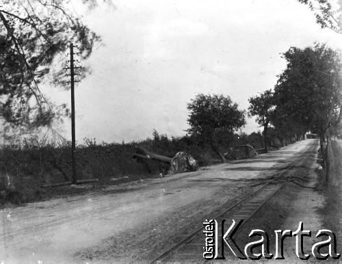 1914-1920, miejsce nieznane
Droga i tory kolejowe.
Fot. NN, zbiory Ośrodka KARTA, album Seweryna Sacewicza udostępnił Marek Sacewicz