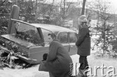 Grudzień 1984, Warszawa, Polska.
Szopka bożonarodzeniowa przed kościołem św.Stanisława Kostki na Żoliborzu - nawiązanie do tragicznej śmierci ks. Jerzego Popiełuszki.
Fot. Jolanta Wilkońska, zbiory Ośrodka KARTA
 
