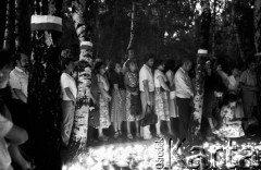 1.08.1983, Warszawa, Polska.
39 rocznica Powstania Warszawskiego - manifestacja patriotyczna przy kwaterach powstańczych na Cmentarzu Powązkowskim.
Fot. Jolanta Wilkońska, zbiory Ośrodka KARTA
 
