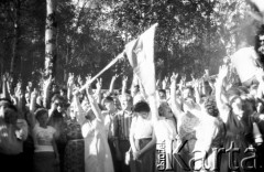 1.08.1984, Warszawa, Polska.
40 rocznica Powstania Warszawskiego - manifestacja patriotyczna przy kwaterach powstańczych na Cmentarzu Komunalnym.
Fot. Jolanta Wilkońska, zbiory Ośrodka KARTA
 
