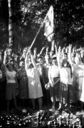 1.08.1984, Warszawa, Polska.
40 rocznica Powstania Warszawskiego - manifestacja patriotyczna przy kwaterach powstańczych na Cmentarzu Komunalnym.
Fot. Jolanta Wilkońska, zbiory Ośrodka KARTA
 
