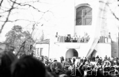 3.11.1984, Warszawa, Polska.
Pogrzeb księdza Jerzego Popiełuszki, zamordowanego przez funkcjonariuszy SB - kościoła św.Stanisława Kostki na Żoliborzu, przed mszą.
Fot. Jolanta Wilkońska, zbiory Ośrodka KARTA
 
