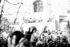 3.11.1984, Warszawa, Polska.
Pogrzeb księdza Jerzego Popiełuszki, zamordowanego przez funkcjonariuszy SB - widok kościoła św.Stanisława Kostki na Żoliborzu.
Fot. Jolanta Wilkońska, zbiory Ośrodka KARTA
 
