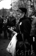 3.11.1984, Warszawa, Polska.
Pogrzeb księdza Jerzego Popiełuszki, zamordowanego przez funkcjonariuszy SB  - kościół św.Stanisława Kostki na Żoliborzu, po mszy.
Fot. Jolanta Wilkońska, zbiory Ośrodka KARTA
 
