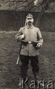1914- 1918, Niemcy.
Niemiecki żołnierz z karabinem, prawdopodobnie lata I wojny światowej.
Fot. NN, zbiory Ośrodka KARTA, zdjęcia z kolekcji Herberta Joosta udostepnił Krzysztof Kuczyński.

