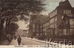 Lata 30-te, Hamburg Wandsbeck, Niemcy.
Budynek liceum przy Neumann-Reichardstrasse.
Fot. NN, zbiory Ośrodka KARTA, dokumenty z kolekcji Herberta Joosta udostępnił Krzysztof Kuczyński.

