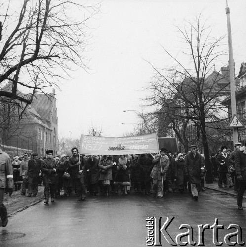 1.02.1981, Toruń, Polska.
Manifestacja zorganizowana przez Związek Zawodowy Rolników Indywidualnych NSZZ Solidarność Chłopska.
Fot. Andrzej Grochocki, zbiory Ośrodka KARTA

