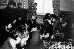 1982, Białołęka k. Warszawy, Polska.
Msza święta w obozie dla internowanych działaczy NSZZ 