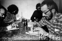 1982, Białołęka k. Warszawy, Polska..
Internowani działacze NSZZ 
