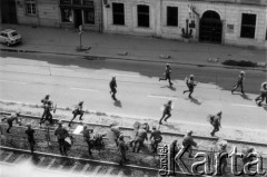 1.05.1983, Wrocław, Polska.
Stan wojenny - siły ZOMO (Zmotoryzowane Odwody Milicji Obywatelskiej) podczas pacyfikacji niezależnej manifestacji pierwszomajowej, zorganizowanej przez podziemne struktury 