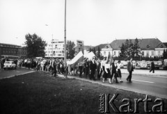 Maj 1981, Warszawa, Polska.
Studenci SGGW po poświęceniu sztandaru uczelni.
Fot. NN, kolekcja NZS SGGW, zbiory Ośrodka KARTA, udostępnili Ryszard Marszałek i Jerzy Boruc
