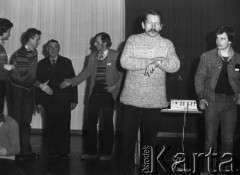 Luty 1981, Warszawa, Polska.
Strajk okupacyjny Studentów SGGW domagających się rejestracji Niezależnego Zrzeszenia Studentów, drugi od prawej stoi Wiesław Kęcik.
Fot. NN, kolekcja NZS SGGW, zbiory Ośrodka KARTA, udostępnili Ryszard Marszałek i Jerzy Boruc
