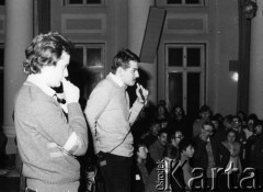 Luty 1981, Warszawa, Polska.
Strajk okupacyjny Studentów SGGW domagających się rejestracji Niezależnego Zrzeszenia Studentów, stoją od lewej: Ryszard Marszałek i Paweł Rościszewski.
Fot. NN, kolekcja NZS SGGW, zbiory Ośrodka KARTA, udostępnili Ryszard Marszałek i Jerzy Boruc
