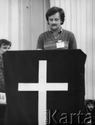 Luty 1981, Warszawa, Polska.
Strajk okupacyjny Studentów SGGW domagających się rejestracji Niezależnego Zrzeszenia Studentów, przemawia Ryszard Marszałek.
Fot. NN, kolekcja NZS SGGW, zbiory Ośrodka KARTA, udostępnili Ryszard Marszałek i Jerzy Boruc
