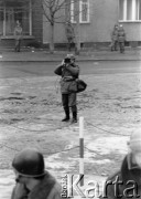 2.12.1981, Warszawa, Polska.
Pacyfikacja Wyższej Oficerskiej Szkoły Pożarniczej.
Fot. NN, kolekcja NZS SGGW, zbiory Ośrodka KARTA, udostępnili Ryszard Marszałek i Jerzy Boruc
