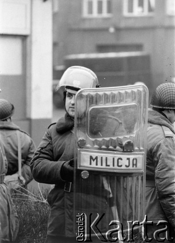 2.12.1981, Warszawa, Polska.
Pacyfikacja Wyższej Oficerskiej Szkoły Pożarniczej.
Fot. NN, kolekcja NZS SGGW, zbiory Ośrodka KARTA, udostępnili Ryszard Marszałek i Jerzy Boruc
