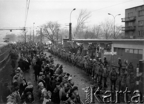 2.12.1981, Warszawa, Polska.
Pacyfikacja Wyższej Oficerskiej Szkoły Pożarniczej.
Fot. NN, kolekcja NZS SGGW, zbiory Ośrodka KARTA, udostępnili Ryszard Marszałek i Jerzy Boruc
