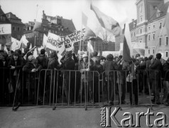 3.05.1982, Warszawa, Polska.
Demonstracja na Placu Zamkowym.
Fot. NN, kolekcja NZS SGGW, zbiory Ośrodka KARTA, udostepnili Ryszard Marszałek i Jerzy Boruc
