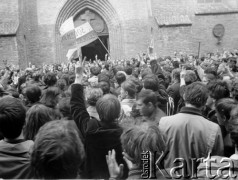 3.05.1982, Warszawa, Polska.
Demonstracja na Starym Mieście.
Fot. NN, kolekcja NZS SGGW, zbiory Ośrodka KARTA, udostepnili Ryszard Marszałek i Jerzy Boruc
