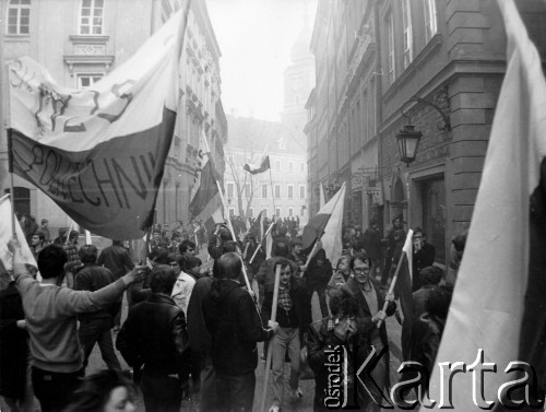 3.05.1982, Warszawa, Polska.
Demonstracja na Starym Mieście.
Fot. NN, kolekcja NZS SGGW, zbiory Ośrodka KARTA, udostepnili Ryszard Marszałek i Jerzy Boruc