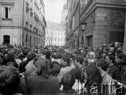 3.05.1982, Warszawa, Polska.
Demonstracja na Starym Mieście.
Fot. NN, kolekcja NZS SGGW, zbiory Ośrodka KARTA, udostepnili Ryszard Marszałek i Jerzy Boruc
