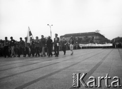 25.05.1981, Warszawa, Polska.
Marsz w obronie więźniów politycznych, zorganizowany przez Niezależne Zrzeszenie Studentów, plac Zwycięstwa. Fot. NN, kolekcja NZS SGGW, zbiory Fundacji Ośrodka KARTA, udostępnili Ryszard Marszałek i Jerzy Boruc