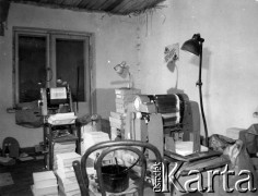 1982-1983, miejsce nieznane, Polska.
Konspiracyjna drukarnia.
Fot. NN, kolekcja NZS SGGW, zbiory Fundacji Ośrodka KARTA, udostępnili Ryszard Marszałek i Jerzy Boruc