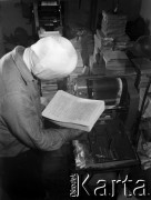 1982-1983, miejsce nieznane, Polska.
Konspiracyjna drukarnia.
Fot. NN, kolekcja NZS SGGW, zbiory Fundacji Ośrodka KARTA, udostępnili Ryszard Marszałek i Jerzy Boruc