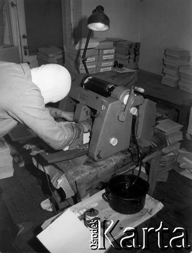 1982-1983, miejsce nieznane, Polska.
Konspiracyjna drukarnia.
Fot. NN, kolekcja NZS SGGW, zbiory Fundacji Ośrodka KARTA, udostępnili Ryszard Marszałek i Jerzy Boruc