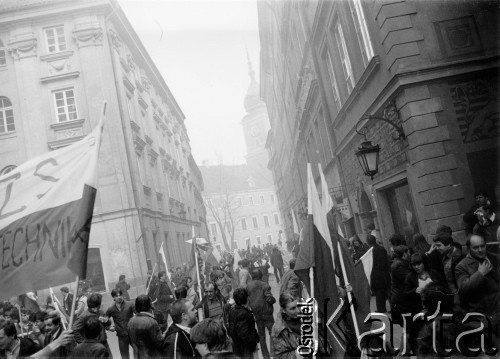3.05.1982, Warszawa, Polska.
Demonstracja na Starym Mieście.
Fot. NN, kolekcja NZS SGGW, zbiory Ośrodka KARTA, udostępnili Ryszard Marszałek i Jerzy Boruc
