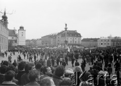 3.05.1982, Warszawa, Polska.
Demonstracja na Placu Zamkowym.
Fot. NN, kolekcja NZS SGGW, zbiory Ośrodka KARTA, udostępnili Ryszard Marszałek i Jerzy Boruc
