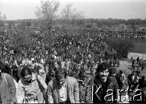 1.05.1982, Warszawa, Polska.
Niezależna manifestacja pierwszomajowa.
Fot. NN, kolekcja NZS SGGW, zbiory Fundacji Ośrodka KARTA, udostępnili Ryszard Marszałek i Jerzy Boruc