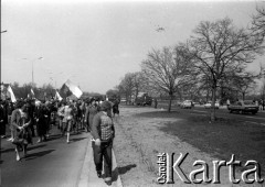 1.05.1982, Warszawa, Polska.
Niezależna manifestacja pierwszomajowa na Wisłostradzie.
Fot. NN, kolekcja NZS SGGW, zbiory Fundacji Ośrodka KARTA, udostępnili Ryszard Marszałek i Jerzy Boruc