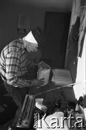 1982-1983, miejsce nieznane, Polska.
Konspiracyjna drukarnia.
Fot. NN, kolekcja NZS SGGW, zbiory Fundacji Ośrodka KARTA, udostępnili Ryszard Marszałek i Jerzy Boruc