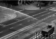 31.08.1982, Warszawa, Polska.
Rozpędzanie manifestacji w drugą rocznicę podpisania porozumień sierpniowych - działko wodne w akcji.
Fot. NN, zbiory Ośrodka KARTA
