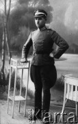 Ok. 1918, Bochnia, woj. krakowskie, Polska.
Kawalerzysta Jan Szubka, portret w mundurze.
Fot. NN, zbiory Ośrodka KARTA, udostępnił Eugeniusz Szubka

