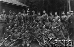 Ok. 1918, Bochnia, woj. krakowskie, Polska.
Żołnierze Legionów, w najwyższym rzędzie szósty z lewej stoi Jan Szubka.
Fot. NN, zbiory Ośrodka KARTA, udostępnił Eugeniusz Szubka
