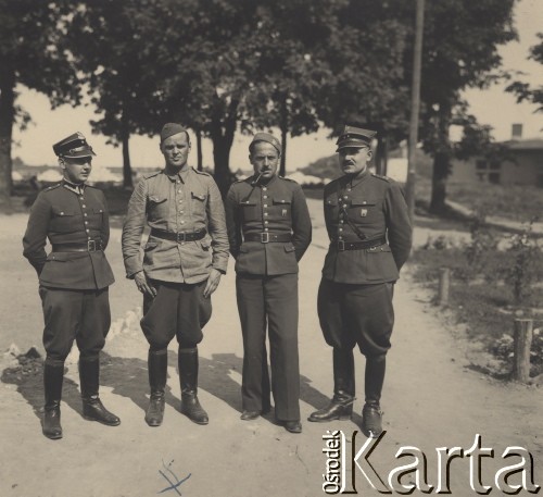 Przed 1939, Warszawa, Polska.
Oficerowie Wojska Polskiego.
Fot. NN, zbiory Ośrodka KARTA, udostępniła Anna Strzelewicz

