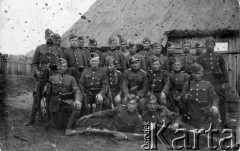 1919-1920, Dzierzgowo, pow. Przasnysz, woj. warszawskie, Polska.
Wojna polsko-bolszewicka. Żołnierze zwerbowani do Legionów na terenia gminy Dzierzgowo.
Fot. NN, zbiory Ośrodka KARTA, kolekcja Stanisława Kato, udostępnił Wojciech Kato
