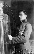 1920, Dźwińsk, Łotwa.
Wojna polsko-bolszewicka. Józef (nazwisko nieznane) - żołnierz II Brygady Legionów.
Fot. NN, zbiory Ośrodka KARTA, kolekcja Stanisława Kato, udostępnił Wojciech Kato
