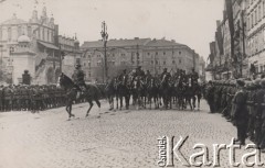 1935, Kraków, Polska.
Pogrzeb Marszałka Józefa Piłsudskiego, uroczystości na Rynku Starego Miasta.
Fot. NN, zbiory Ośrodka KARTA, udostępniła Karolina Popczyńska

