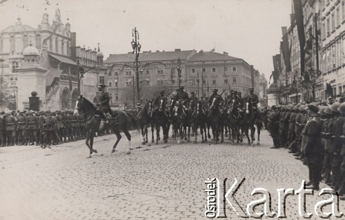 1935, Kraków, Polska.
Pogrzeb Marszałka Józefa Piłsudskiego, uroczystości na Rynku Starego Miasta.
Fot. NN, zbiory Ośrodka KARTA, udostępniła Karolina Popczyńska

