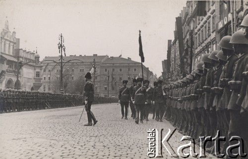 1935, Kraków, Polska.
Pogrzeb Marszałka Józefa Piłsudskiego, uroczystości na Rynku Starego Miasta.
Fot. NN, zbiory Ośrodka KARTA, udostępniła Karolina Popczyńska

