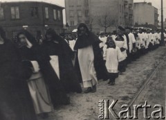 Styczeń 1939, Warszawa, Polska.
Pogrzeb Romana Dmowskiego, kondukt na ulicach Warszawy.
Fot. NN, zbiory Ośrodka KARTA


