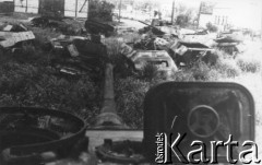 Ok. 1945, Lwów, Ukraina, ZSRR.
W wyzwolonym mieście - czołgi i działa pozostawione przez wycofujących się Niemców.
Fot. NN, zbiory Ośrodka KARTA