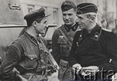Wrzesień 1939, Polska.
Spotkanie żołnierzy Wehrmachtu z żołnierzami Armii Czerwonej na Kresach Wschodnich II Rzeczpospolitej.
Fot. NN, zbiory Osrodka KARTA