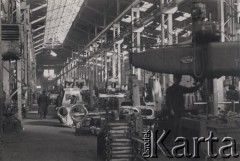 Lata 50., Poznań, Polska.
Zakłady Przemysłu Metalowego im. Hipolita Cegielskiego, hala produkcyjna.
Fot. NN, zbiory Ośrodka KARTA
